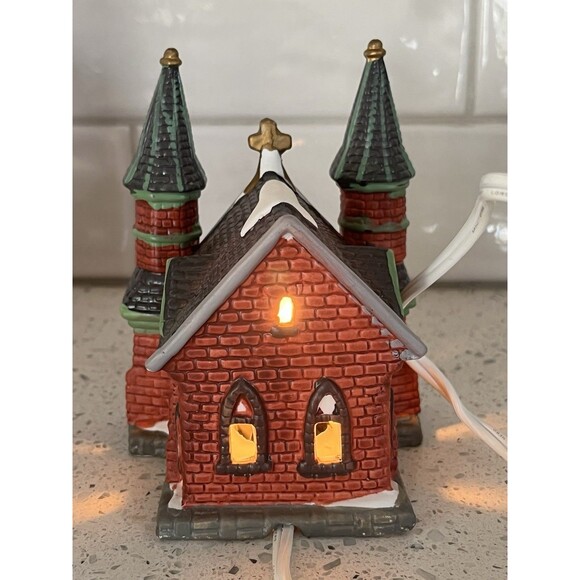 Dickens Keepsakes Heartland Valley Village Church Lighted House w/ Light - Picture 5 of 9